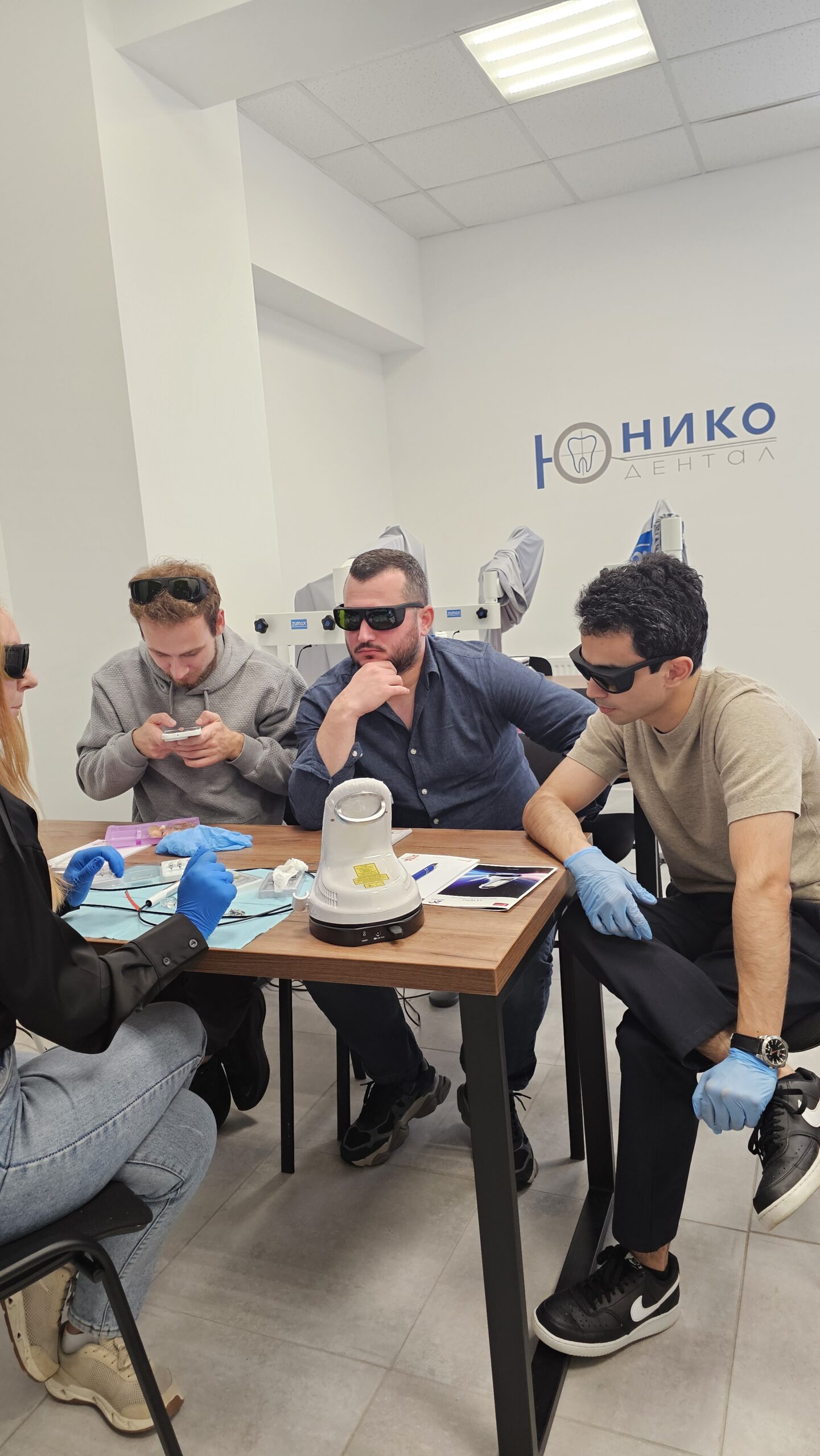 Обучение работе на диодном лазере для стоматологов хирургов и терапевтов